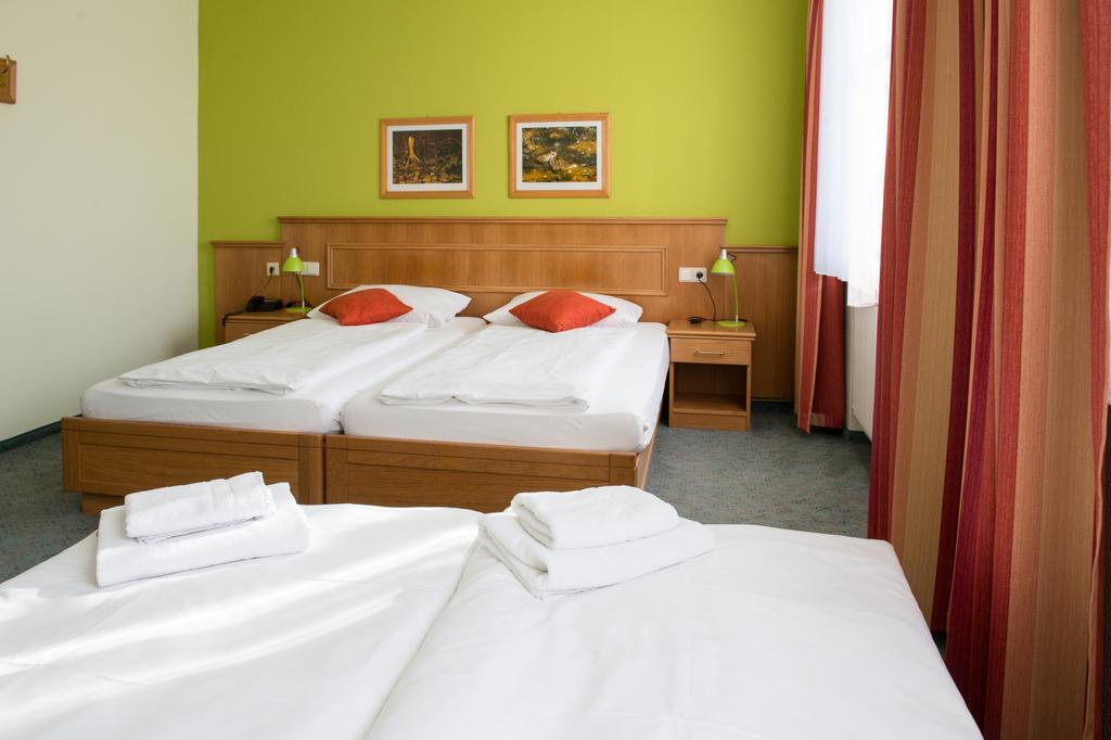 Land- Und Golfhotel Alte Fliegerschule Eisenach Exteriér fotografie